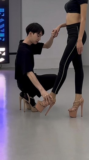 How to Walk in High Heels: Balance and Style Tutorial