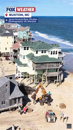 🌊 PACKING IT UP: Over the course of the last month, over a dozen beachfront homes along the Outer Banks have succumbed the Atlantic Ocean, including five throughout the day on Tuesday. In late September ahead of the chain of destruction, one beachfront resident made the effort to relocate their home amid the devastating coastal erosion that plagued Buxton, North Carolina's ocean front. | FOX Weather