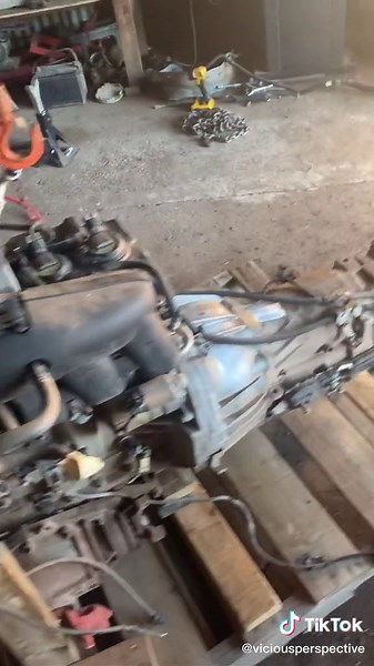 this is how I removed the engine and transmission from an 2003 Chevy trailblazer in 1 min 30 sec. #foryou #fyp #fypシ #mechanic #chevy
