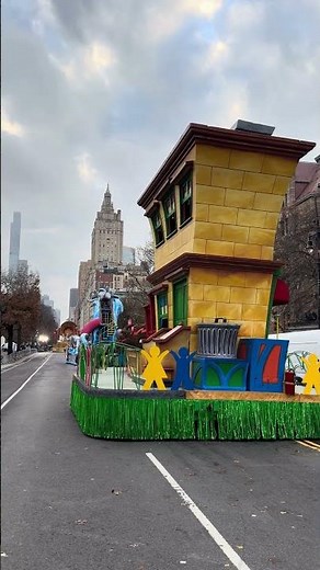Macy's is getting ready for Thanksgiving day parade 2025 🇺🇸🎄 #newyork #macysthanksgivingdayparade