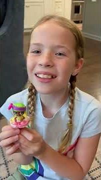 Maya and Colin are FIDGET TRADING !!!