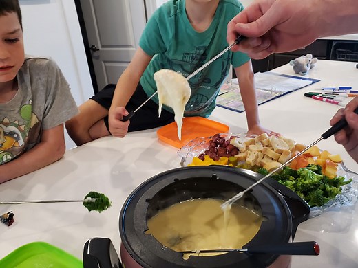 30+ delicious dippers for your cheese fondue