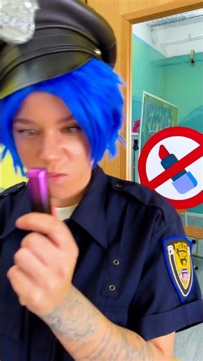 Quand le maquillage se cache en classe ! 🎭💋 #shorts #fauxpasmakeup