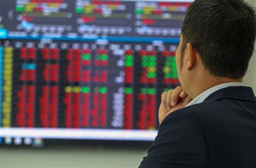 Lãnh đạo doanh nghiệp và người nhà đổ hàng nghìn tỷ mua cổ phiếu, chuyện gì đang diễn ra?