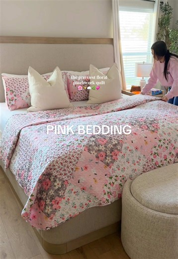 Lightweight Pink Floral Quilt for Your Bedroom