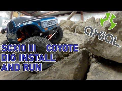 AXAIL 1/10 SCX10 III COYOTE 4X4 RTR: DIG UNIT INSTALLED AND CRAWL