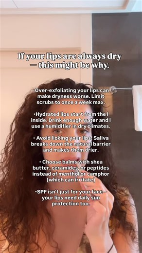 Chronic lip dryness isn’t always about needing “more lip balm.” 🏜️ Your lips don’t have oil glands, which means they rely entirely on external protection. Lip balms with shea butter, ceramides, peptides, or petrolatum, and avoid products with menthol, camphor, or strong fragrances that can irritate. 💡And aim for SPF lip protection during the day and a thicker occlusive layer (like Vaseline or Aquaphor) before bed to seal in moisture. If you want to boost hydration, the Lip Perk by HydraFacial 
