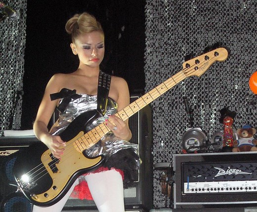 25 Best Female Bass Players Ever (2025 With Videos) - Guitar Lobby