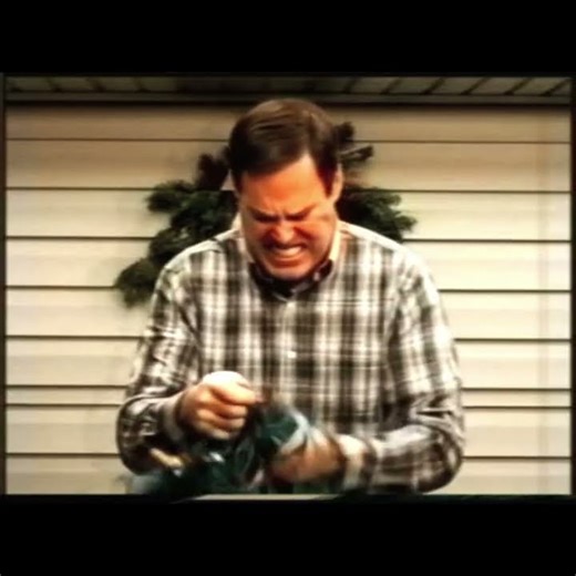 Angry Boomer from 90s TV show Crashes Out over Christmas lights