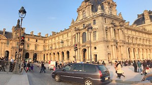 Louvre Museum Live Webcam - Paris, France