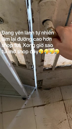 Mới thuê mặt bằng này có 6th mà kiếp bạn luên tục. Mới làm lại cửa hết mấy triệu cái nhà nước đổ đường cao hơn shop tui. K lẽ giờ tui lại kêu thợ về cắt cửa. Mà cắt cửa thì nó k an toàn cho shop toiiiiiiiii##dosi #dosibaton #
