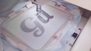 💥💥CAMPANHA PROMOCIONAL💥💥 💥💥 ❤ Máquina de Bordar ❤ 💥💥 ELNA 830 Software Formação = 1.799,00€ ELNA 830 Software Kit de Linhas Rayon Entretelas= 1.599,00€ Visita-nos ou confere tudo em www.costur-art.com 😉 Campanha válida até 04/12/2017, para entregas a partir de 07/12/2017 e limitada ao stock existente. | Costur_Art - Retrosaria & Atelier de Costura