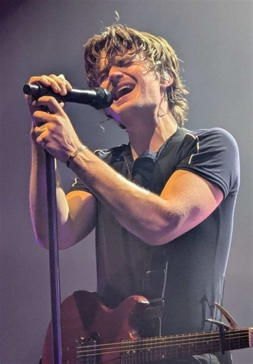 Did you know the voice behind End of Beginning belongs to Joe Keery — the actor who plays Steve Harrington in Stranger Things? Under the name Djo, he creates music filled with nostalgia and emotional depth that perfectly matches the vibe fans love. Millions are listening without realizing who’s actually singing. #StrangerThings #SteveHarrington #JoeKeery #EndOfBeginning #Djo