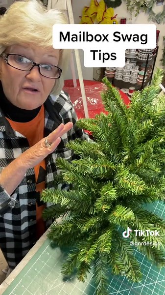 How to Make a Mailbox Swag: DIY Holiday Decorating Tips