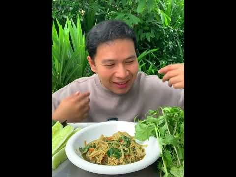 ซุปหน่อไม้ แกล้มหมากลิ้นไม้ ผักคราดแซ่บๆครับ