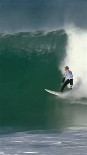 One of the most perfectly surfed waves of all time ‪@JJF‬ 10 at cranking J-Bay
