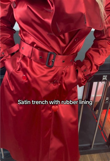 Feels good on both the inside and outside! 😋 #trench #rubber #trenchcoat #satin #boots