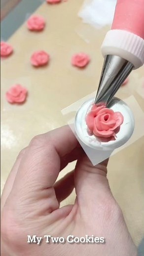 How to pipe a royal icing rose in real time! | My Two Cookies