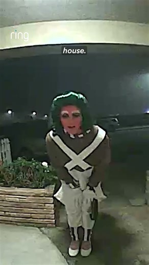 When your wife is fully committed to her Halloween costume 🎃