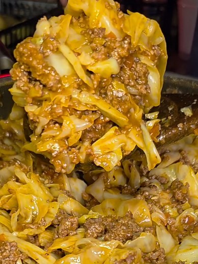 FILTHY CABBAGE just ruined every boring cabbage recipe I’ve ever had. 🥬🔥 Ingredients - 2 lbs ground beef (80/20 for the best fat rendering) - 1 large head green cabbage, chopped into bite-sized pieces - 1 large white onion, diced - 1 red bell pepper, diced - 1 yellow bell pepper, diced - 3 tbsp all-purpose flour - 3 tbsp tomato paste - 2 tbsp garlic, minced - 1.5 / 2 cups beef broth (plus more if needed) - 1 tbsp Worcestershire sauce - 2 tbsp Salt-Free Tony’s (or Cajun/Creole blend) - 1 tbsp s