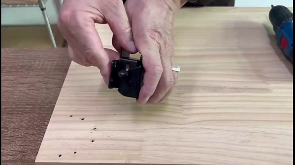 Folding Table Leg Bracket 2 PCS,Workbench Table Chair Bed Leg Feet Extension Brackets 90 Degree Locking Hinges,Baking Paint Appearance (Black)