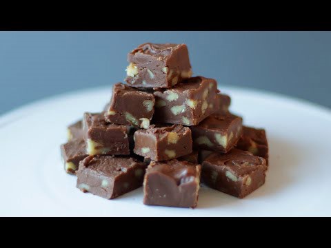 How to Make Traditional Fudge | Creamy Old Fashioned Fudge Recipe