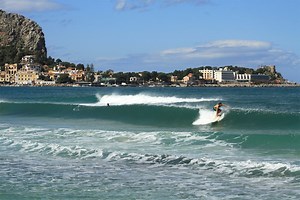 An introduction to longboard surfing (in the Mediterranean Sea)