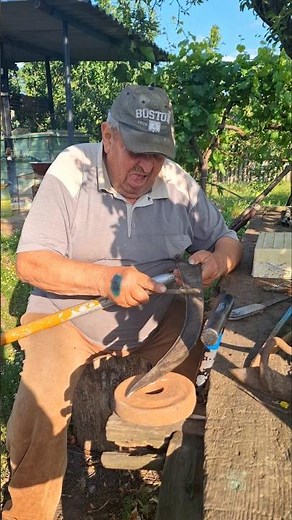 How to Properly Sharpen a Hand Scythe with a File (Grandpa’s Method) 🪓#SharpeningScythe #HandScythe