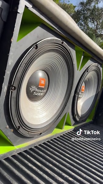 Exploring F250 Automotive Sound Systems