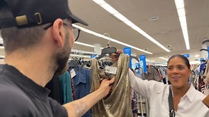 541K views · 8K reactions | En mi vida de influencer les hice este video buscando el look ideal para el cumpleaños número 61 de mi mamá, Doña Divina  Pero obvio, no lo hice sola… me llevé a Jomari Goyso, aunque con él todo se vuelve un drama fashion.  ¿Ustedes también son de las que necesitan una amiga (o un Jomari ) para ir de compras? #fblifestyle | Francisca | Facebook