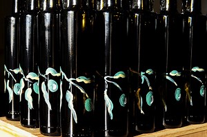 How to Paint Glass Bottles - Step-by-Step Glass Decorating Guide