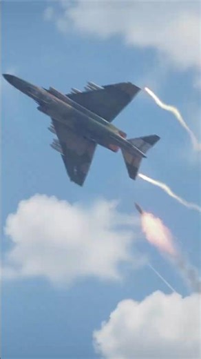 F-4 Phantom II Pilot Turns Danger Into Pure Skill (F-4 팬텀 II 조종사, 위기를 기술로 바꾸다!)