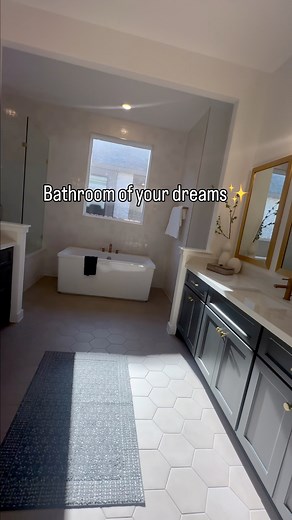 1.5K views · 24 reactions | ✨ Just toured this stunning 4 bed, 4 bath home with 2,841 sq ft of space and they’re offering 10% flex cash Perfect mix of style, space, and value!! ✨ Recorriendo esta hermosa casa de 4 recámaras, 4 baños y 2,841 pies cuadrados con 10% de flex cash disponible!  La combinación perfecta de espacio, estilo y oportunidad | Miguel Jimenez | Facebook