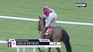 Low Lie The Fields gets the better of Itsnotinit to score in the @Ladbrokes Supporting Irish Racing Novice Handicap Hurdle at @punchestown for @rachaelblackmor and @HenrydeBromhead 👏 | Horse Racing Ireland