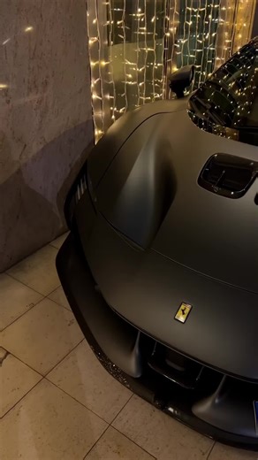 Explore the Ferrari F8: A Stunning Supercar Experience