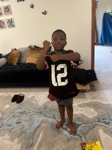 POV: when you wait all day for the only gift that you really wanted #perfecttiming ⏰ @Shedeur Sanders #christmas #shedeursanders #nfl