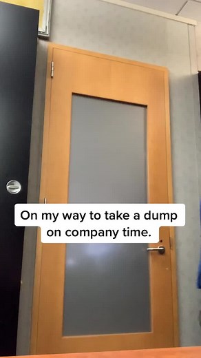 Pooping on the clock. #fyp #interiorcrocodilealligator #for #foryoupage