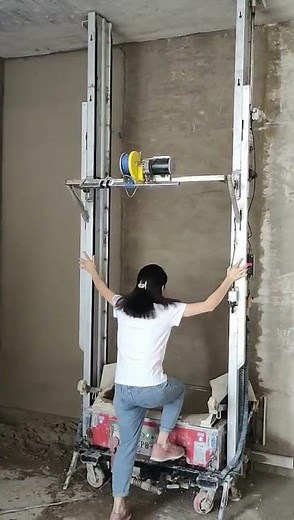 This automatic wall plastering machine is easy to operate and can be done by a lady.