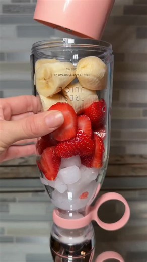 Tech That Matters on Instagram: "Portable Blender For Shakes and Smoothies😍 #amazonfinds #amazonmusthaves #amazon #amazongadgets #founditonamazon lifehacks diy amazonhack musthave"