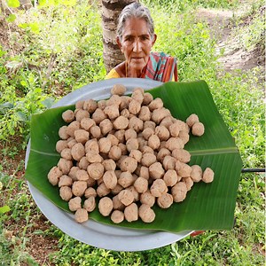 சோயா பீன்ஸ் கிரேவி | SOYA BEANS GRAVY prepared by Grandma | Country Food Cooking