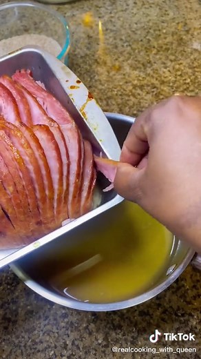 Delicious Honey Baked Ham with Pineapple Glaze Recipe