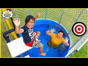 Ryan plays Dunk Tank Family Challenge with Daddy and Mommy!! - Videos For Kids