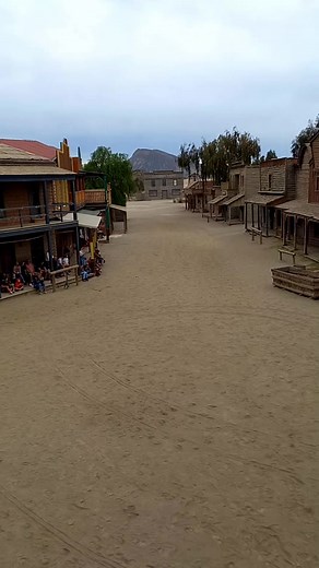 Somos Especialistas de Accion en Fort Bravo (Estudios de Cine, abiertos a público 364 dias al año). Realizamos Shows de accion diarios, mostrándole nuestro trabajo para cine de primera mano y a pocos metros. ¡¡Vivanlo, disfrútenlo y pasen un día inolvidable junto a nosotros!! | Fort Bravo