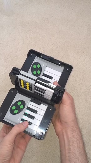 1.4M views · 9.5K reactions | Folding Keyboard #piano #keyboard | ToonDesk | Facebook