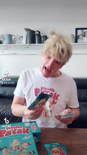 La chanson qui rassemble #okboomer #familleheureuse #barbies #chansondamour | Jean-René Bérard