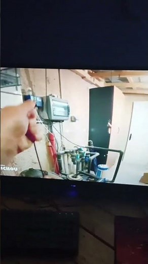 vidéo Michou Hello neighbor 3 irl