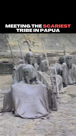 The Wii Towai tribe of Papua New Guinea is often called one of the “scariest” tribes — not because they spread violence, but because of their haunting ceremonial appearance. During rituals, tribe members don towering, carved masks made from wood, plant fibers, and animal hides, often resembling wild bird-spirits or forest guardians. Their movements, echoing creaking branches and jungle calls, combined with the masks’ eerie features, create an other-worldly spectacle. Video credit: /@jenuenoe #cu