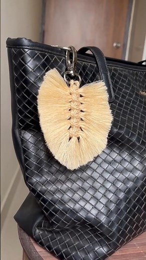 DIY Macrame Feather keychain✨ Easy macrame keychains ✨ Macrame leaf keychain @kalakaram