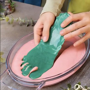 2.3M views · 2.6K reactions | Mesmerizing Mermaid dress using a glue gun | 5-Minute Crafts Family | Facebook