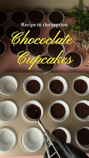 Chocolate Cupcakes (12 Regular Size (L) ) 🧁 Ingredients ½ cup vegetable oil (120 ml) ½ cup buttermilk (120 ml) (If no buttermilk: ½ cup milk 1 tsp vinegar, rest 5 min) 1 large egg, room temperature 1 tsp vanilla extract 1 cup all-purpose flour (125 g) ½ cup unsweetened cocoa powder (50 g) ¾ cup granulated sugar (150 g) ½ tsp baking powder 1 tsp baking soda ¼ tsp salt ½ cup hot water (120 ml) (Hot coffee also works for deeper chocolate taste) 👩‍🍳 Method (Step-by-Step) Step 1: Prep Preheat oven